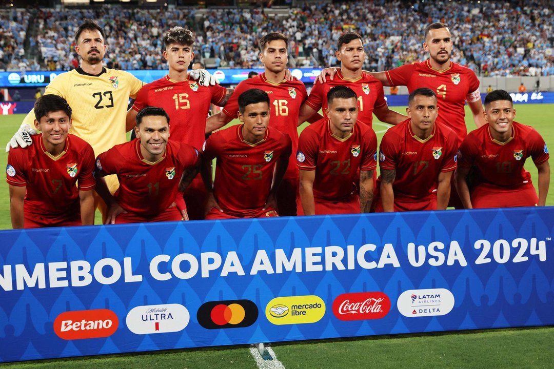 Los titulares de la selección boliviana de fútbol fueron registrados este jueves, 27 de junio, antes de enfrentarse a Uruguay en partido válido del grupo C de la Copa América, en el estadio MetLife de East Rutherford (Nueva Jersey, EE.UU.). EFE/Justin Lane