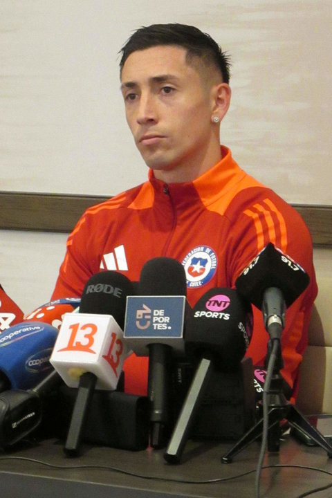 El defensa de la selección chilena de fútbol Rodrigo Echeverría fue registrado el pasado 27 de junio, durante la rueda de prensa previa al partido contra Canadá válido por el grupo A de la Copa América, en Orlando (Florida, EE.UU.). EFE/Gina Baldivieso