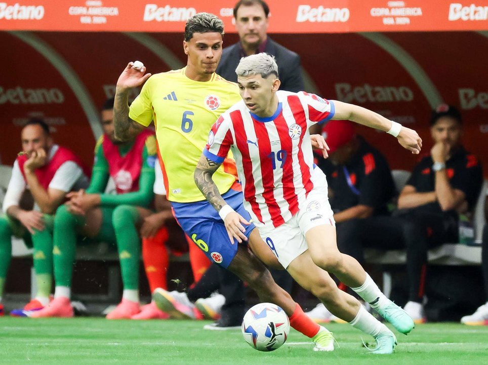 en la imagen el centrocampista colombiano Richard Rios (L) en la Copa América-. EFE/EPA/LESLIE PLAZA JOHNSON