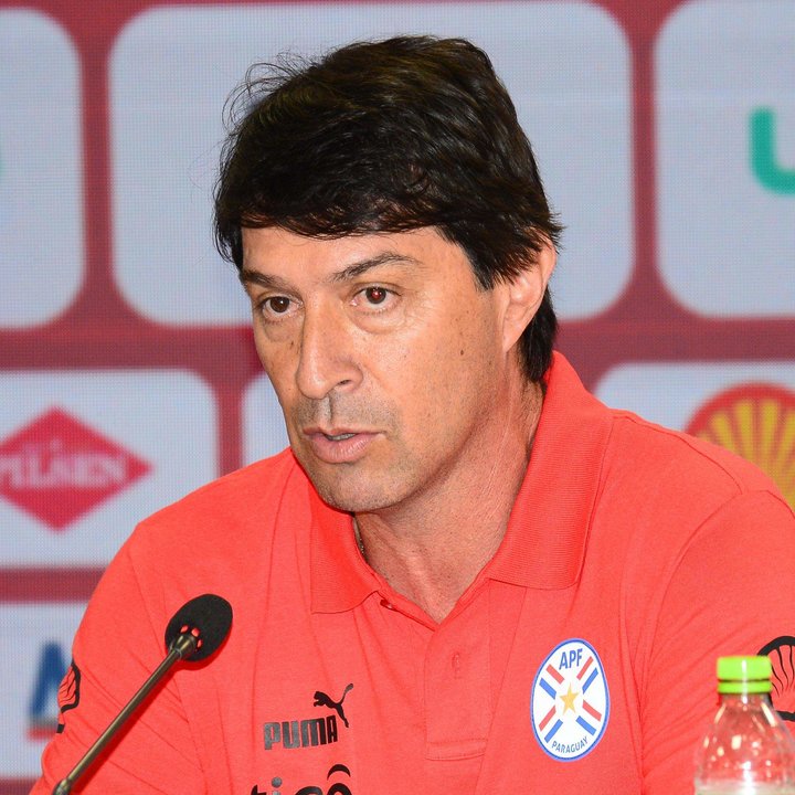 Imagen de archivo del entrenador argentino Daniel Garnero, cuya continuidad al frente de la selección paraguaya está en duda por la deplorable campaña en la Copa América de Estados Unidos. EFE/ Daniel Piris