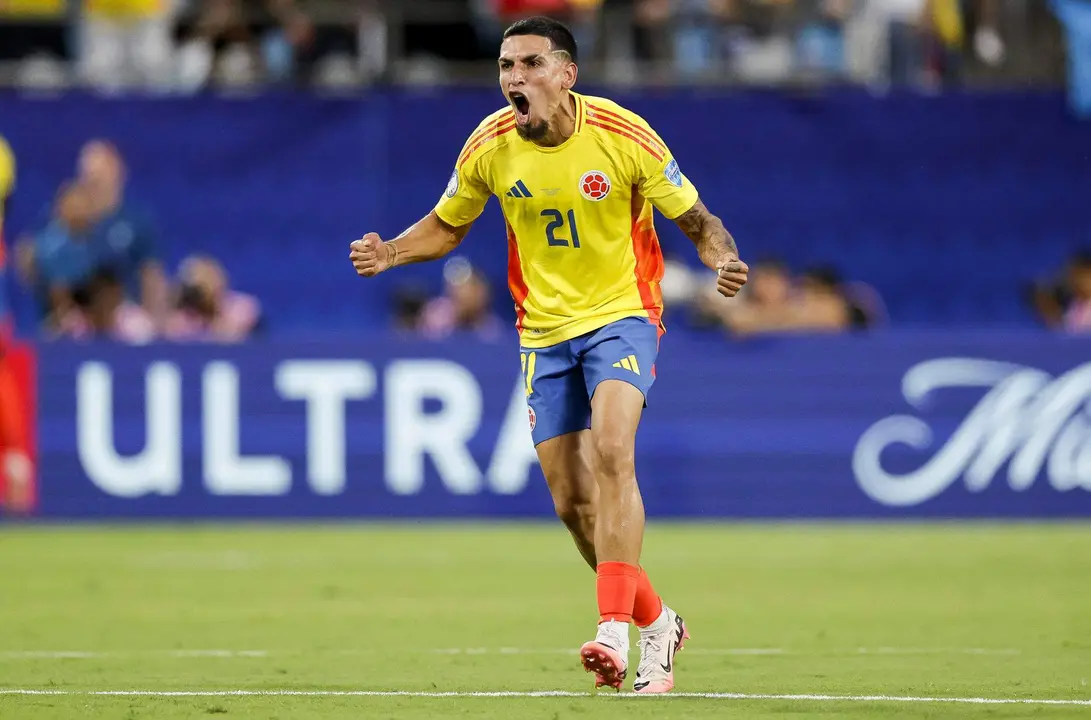 Daniel Mu&ntilde;oz de Colombia reacciona ante un gol del compa&ntilde;ero Jefferson Lerma durante la Copa Am&eacute;rica. EFE/EPA/ERIK S. MENOR
