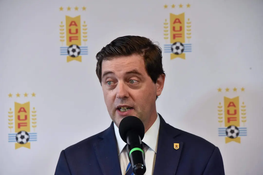 Fotograf&iacute;a de archivo en la que se registr&oacute; al presidente de la Asociaci&oacute;n Uruguaya de F&uacute;tbol (AUF), Ignacio Alonso, durante una rueda de prensa, en Montevideo (Uruguay). EFE/Federico Guti&eacute;rrez