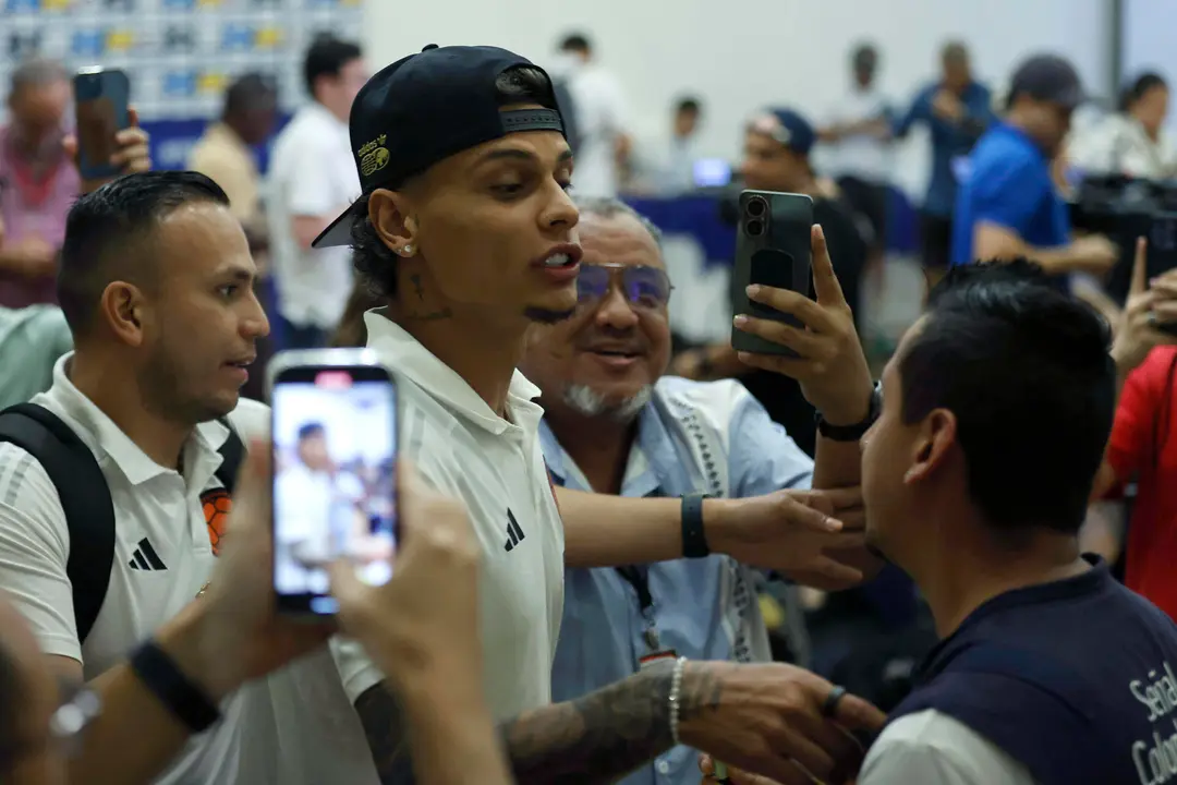 El jugador de la selecci&oacute;n Colombia de f&uacute;tbol Richard R&iacute;os asiste a una rueda de prensa en Barranquilla (Colombia). EFE/Mauricio Due&ntilde;as Casta&ntilde;eda