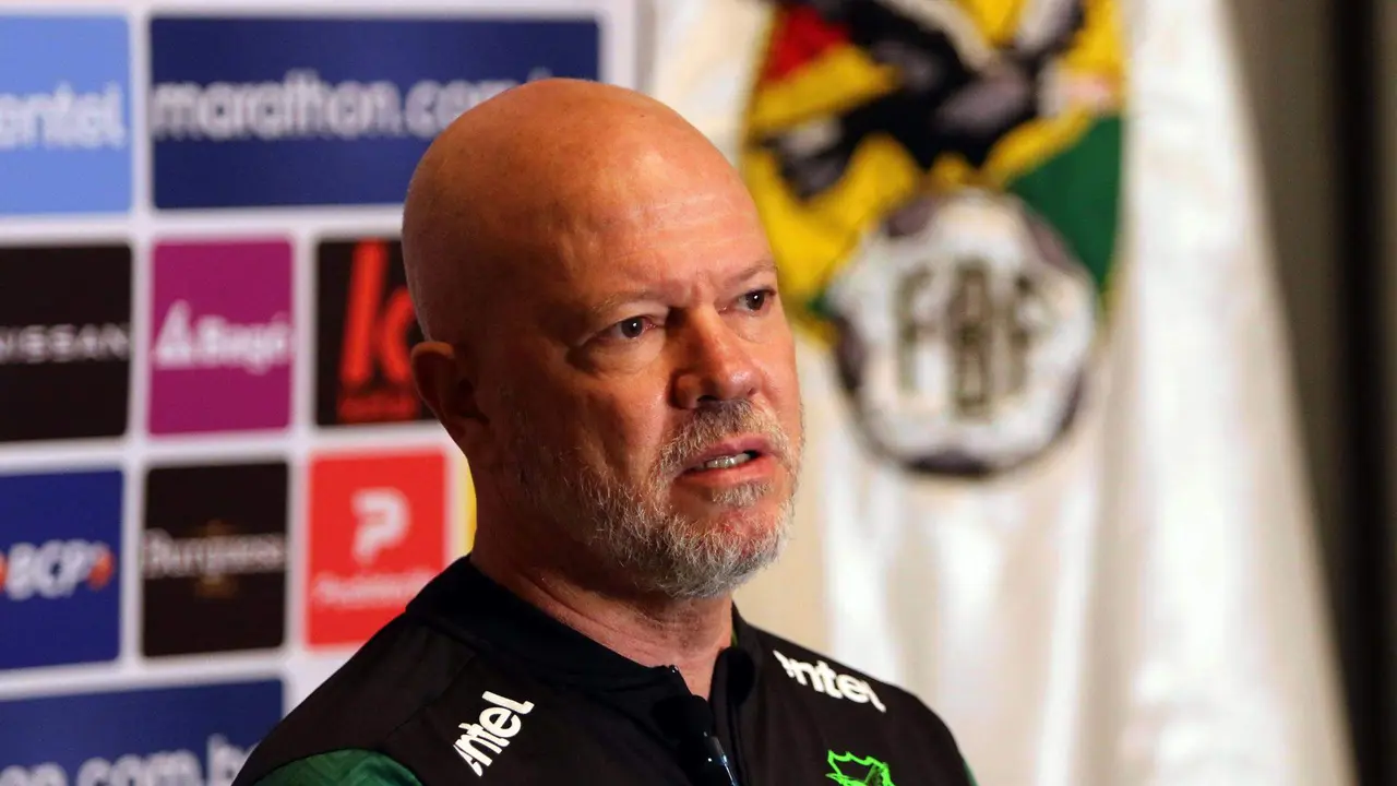 El seleccionador del equipo nacional masculino de f&uacute;tbol de Bolivia, el brasile&ntilde;o Antonio Carlos Zago, fue registrado el pasado 28 de mayo, durante una rueda de prensa, en Santa Cruz (Bolivia). EFE/Juan Carlos Torrej&oacute;n