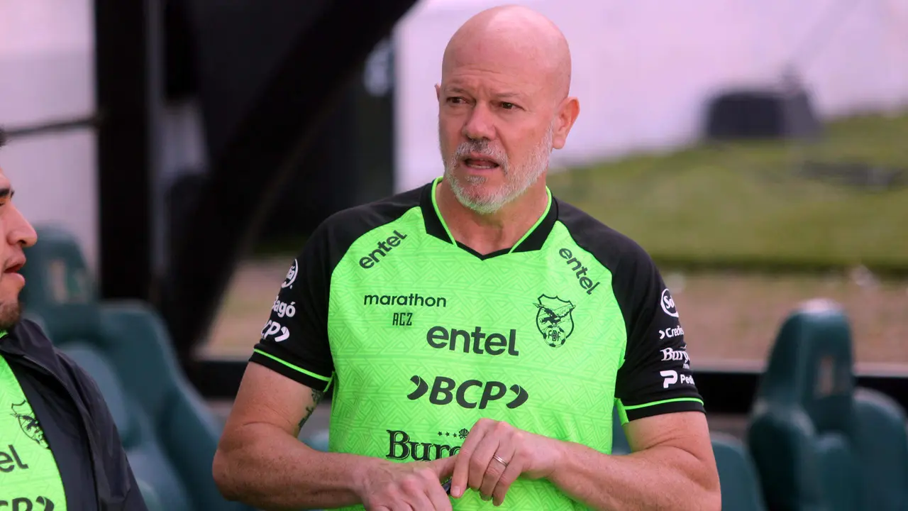 El entrenador de la selecci&oacute;n de Bolivia, el brasile&ntilde;o Antonio Carlos Zago. EFE/Juan Carlos Torrej&oacute;n.