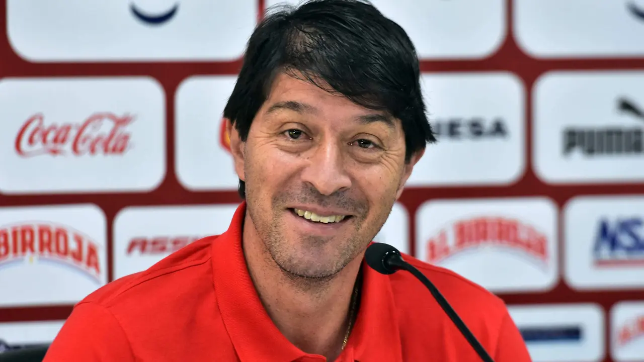 El director t&eacute;cnico de la selecci&oacute;n de f&uacute;tbol Paraguay Daniel Garnero, en una imagen de archivo. EFE/Daniel Piris