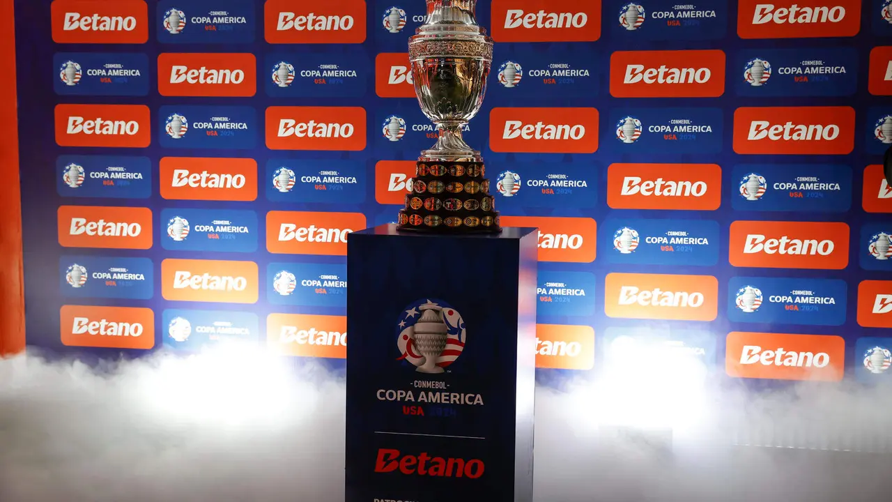 Vista general del trofeo de la Copa Am&eacute;rica, en una imagen de archivo. EFE/Sebasti&atilde;o Moreira