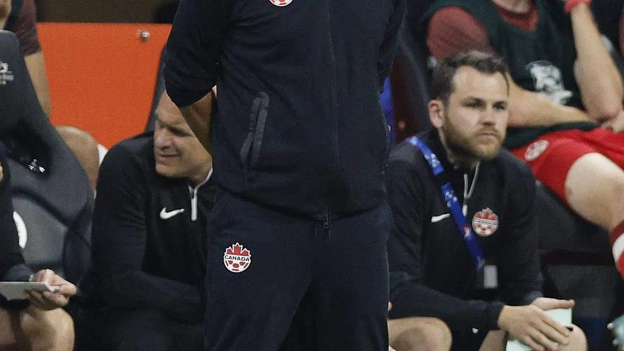 El seleccionador del equipo nacional masculino de f&uacute;tbol de Canad&aacute;, el estadounidnese Jesse Marsch, fue registrado este jueves, 20 de junio, durante el partido inaugural de la Copa Am&eacute;rica 2024 contra Argentina, en el estadio Mercedes Benz  de Atlanta (Georgia, EE.UU.). EFE/Erik S. Lesser