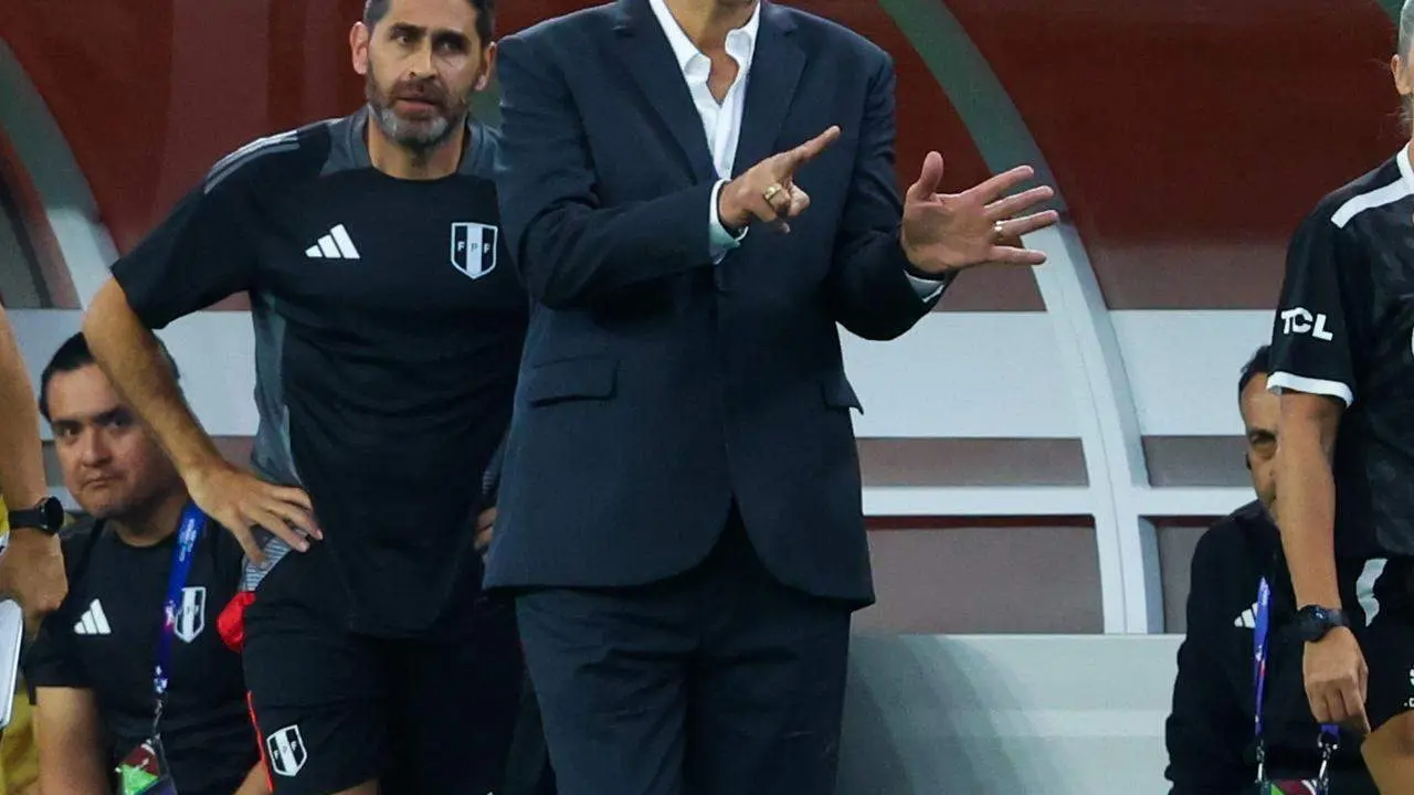 El entrenador de Per&uacute;, Jorge Fossati, reacciona en la Copa Am&eacute;rica 2024. EFE/EPA/KEVIN JAIRAJ
