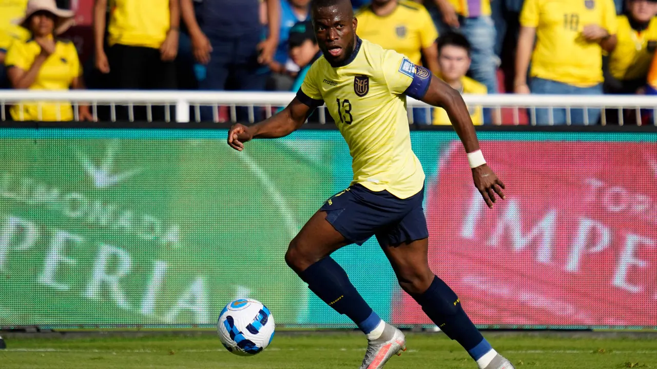Fotograf&iacute;a de archivo en la que se registr&oacute; a Enner Valencia, atacante y capit&aacute;n de la selecci&oacute;n nacional de f&uacute;tbol de Ecuador, que se convirti&oacute; en el primer expulsado de la Copa Am&eacute;rica 2024. EFE/Santiago Fern&aacute;ndez
