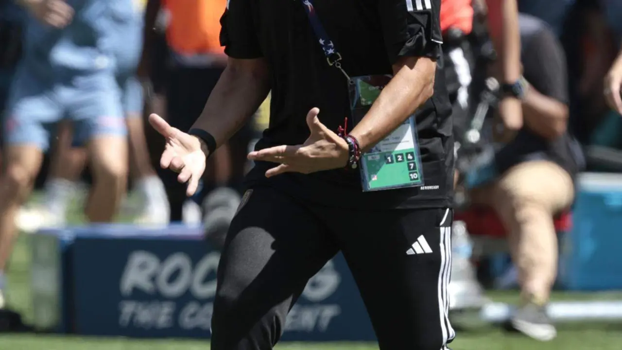 Fernando Batista, entrenador de Venezuela reacciona durante el partido de Copa Am&eacute;rica 2024. EFE/EPA/JUAN G. MABANGLO