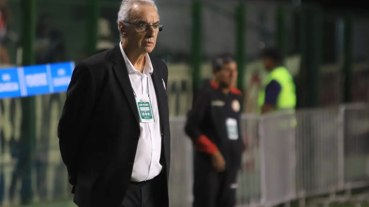 El entrenador Jorge Fossati. EFE/ Weimer Carvalho