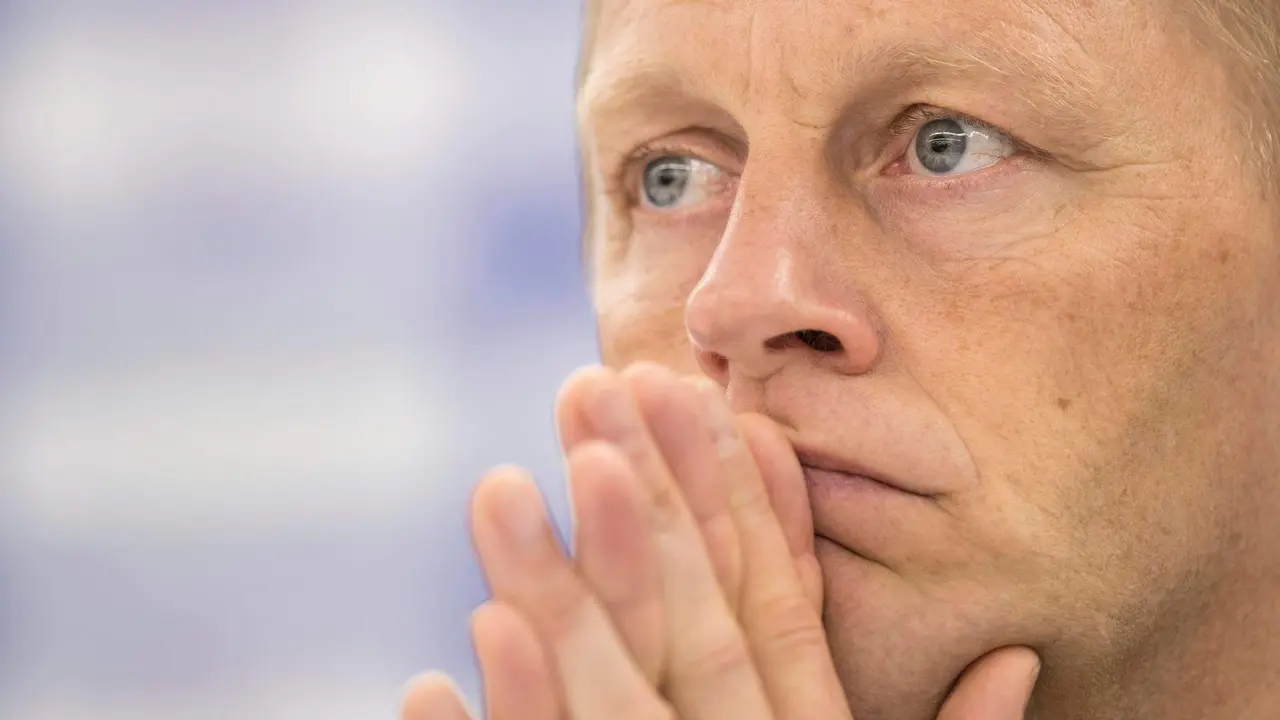 Fotograf&iacute;a de archivo en la que se registr&oacute; al seleccionador del equipo nacional masculino de f&uacute;tbol de Jamaica, el island&eacute;s Heimir Hallgrimsson. EFE/Valdrin Xhemaj