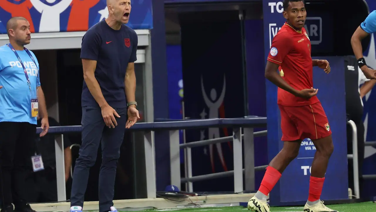 El entrenador principal de Estados Unidos Gregg Berhalter (i). EFE/EPA/KEVIN JAIRAJ