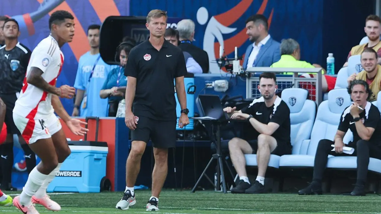 El entrenador principal de Canad&aacute; Jesse Marsch (2-i) en la Copa Am&eacute;rica. EFE/EPA/WILLIAM PURNELL