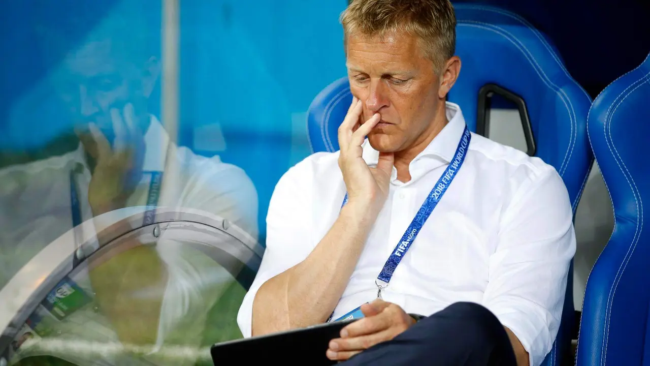 Fotograf&iacute;a de archivo en la que se registr&oacute; al seleccionador del equipo nacional masculino de f&uacute;tbol de Jamaica, el island&eacute;s Heimir Hallgrimsson. EFE/Shawn Thew