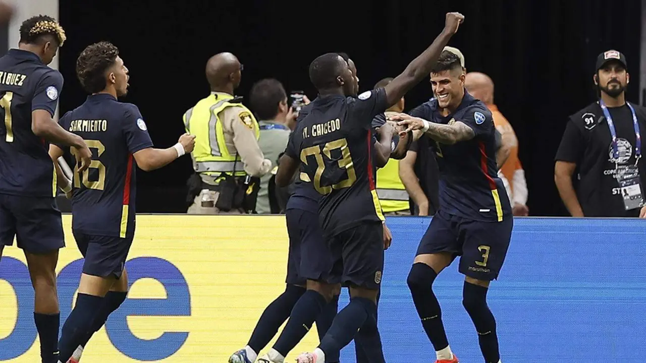 Miembros del equipo de Ecuador celebran un gol durante el partido de la Copa Am&eacute;rica 2024. EFE/EPA/CAROLINE BREHMAN