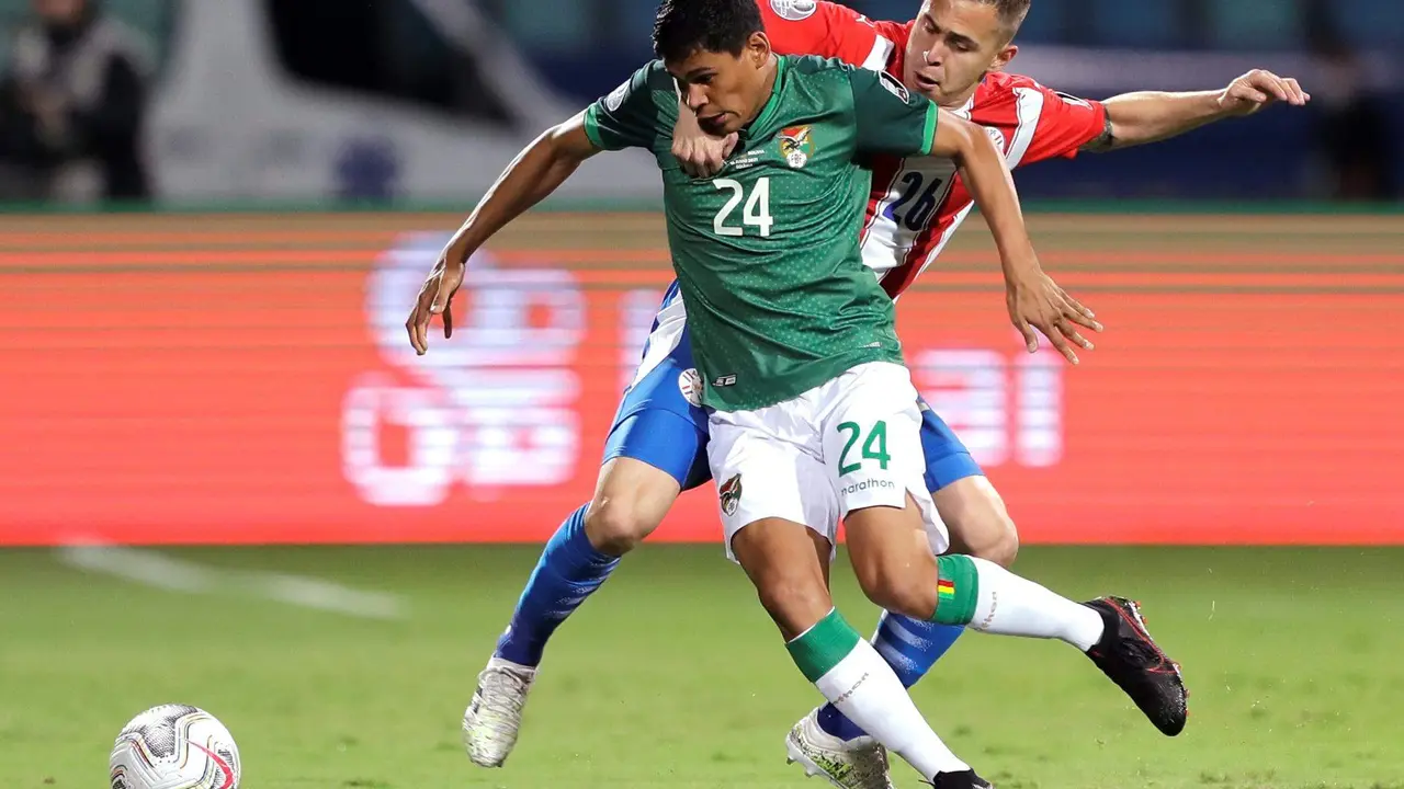 Imagen de archivo del bolviiano Jaume Cu&eacute;llar, quien ha prometido entrega total de la selecci&oacute;n para buscar su permanencia en la Copa Am&eacute;rica de Estados Unidos. EFE/ Joedson Alves