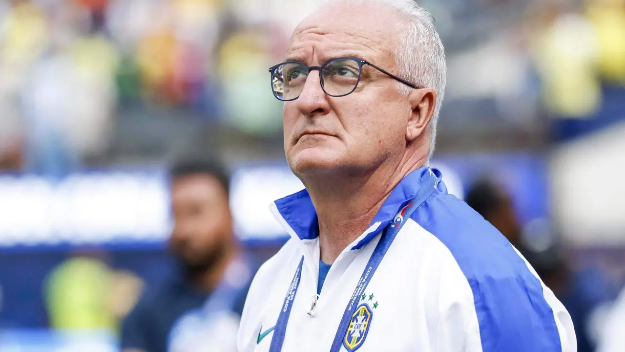 El seleccionador del equipo nacional masculino de f&uacute;tbol de Brasil, Dorival J&uacute;nior, fue registrado el pasado 24 de junio durante el debut de sus dirigidos contra Costa Rica en la Copa Am&eacute;rica 2024, en el Sofi Stadium de Inglewood (California, EE.UU.) EFE/Caroline Brehman