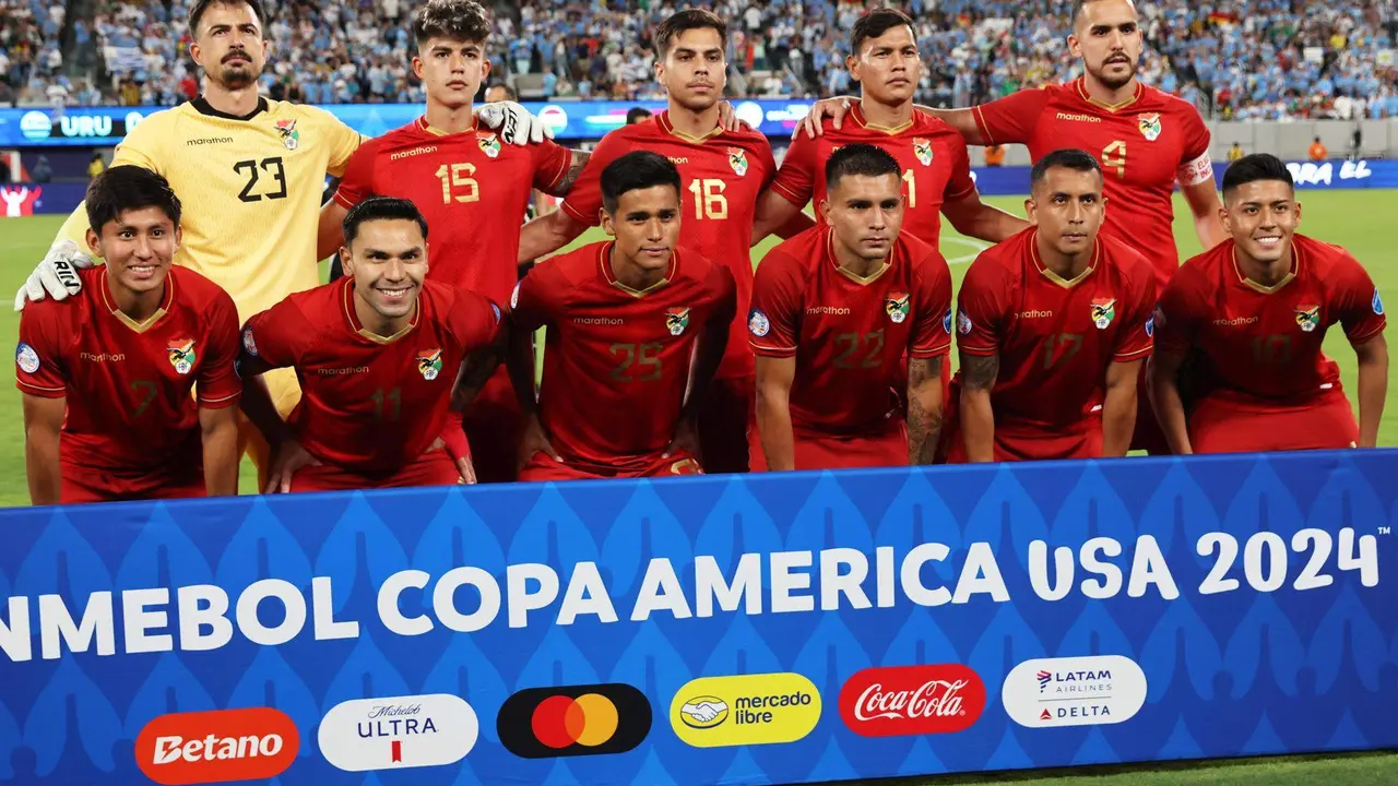 Los titulares de la selecci&oacute;n boliviana de f&uacute;tbol fueron registrados este jueves, 27 de junio, antes de enfrentarse a Uruguay en partido v&aacute;lido del grupo C de la Copa Am&eacute;rica, en el estadio MetLife de East Rutherford (Nueva Jersey, EE.UU.). EFE/Justin Lane