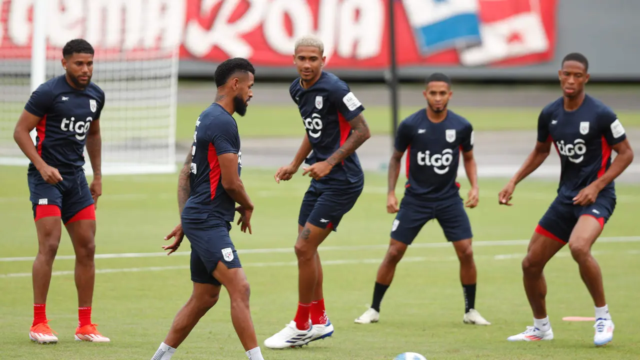 Fotograf&iacute;a de archivo de un entrenamiento de la selecci&oacute;n de Panam&aacute; como el que cumpli&oacute; este jueves muy temprano en la ciudad de Phoenix (Arizona), para huir del calor extremo, antes de su partido del s&aacute;bado contra Colombia en la fase de cuartos de final de la Copa Am&eacute;rica de Estados Unidos. EFE/ Bienvenido Velasco