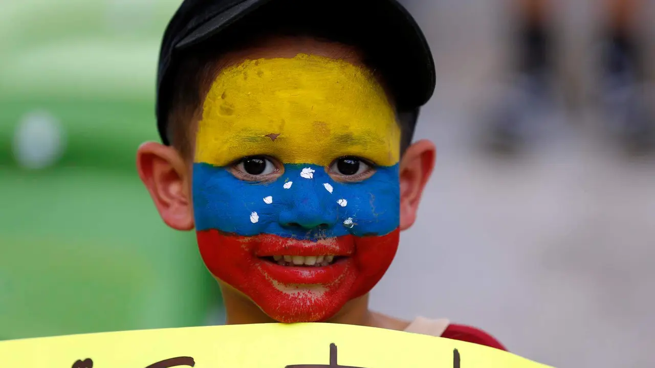 Un fan&aacute;tico de Venezuela apoya a su equipo en un partido de la Copa Am&eacute;rica. EFE/ADAM DAVIS