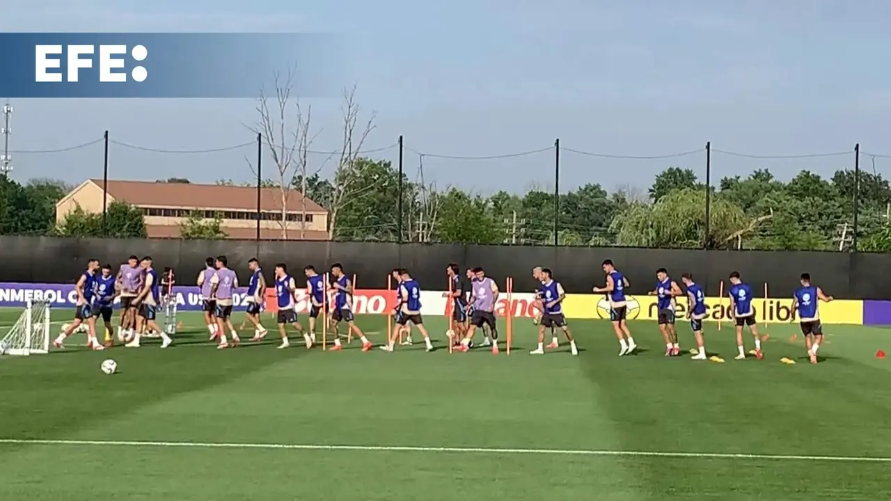 La selecci&oacute;n argentina de f&uacute;tbol culmin&oacute; este lunes su preparaci&oacute;n para su partidos de las semifinales de la Copa Am&eacute;rica de Estados Unidos contra Canad&aacute;, el 9 de julio en el estadio Metlife de East Rutherford con todo el plantel al completo, al reincorporarse Marcos Acu&ntilde;a a la din&aacute;mica de grupo. T: 01:00