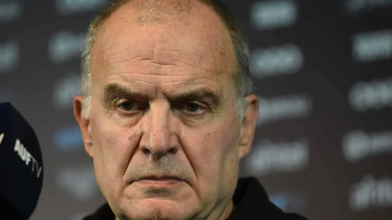 Fotograf&iacute;a de archivo del entrenador de la selecci&oacute;n uruguaya de f&uacute;tbol, Marcelo Bielsa. EFE/ Sof&iacute;a Torres