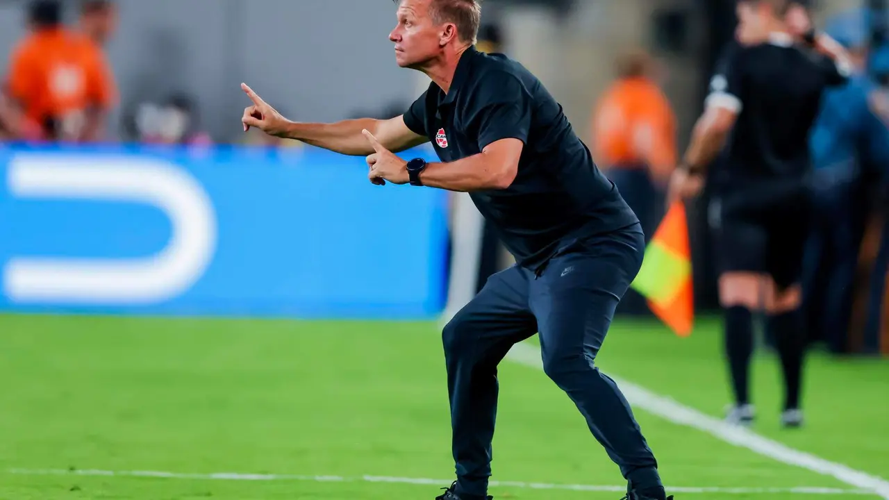 El seleccionador de Canad&aacute;, Jesse Marsch, fue registrado este martes, 9 de julio, durante la primera semifinal de la Copa Am&eacute;rica 2024 contra Argentina, en el estadio MetLife de East Rutherford (Nueva Jersey, EE.UU.). EFE/Justin Lane