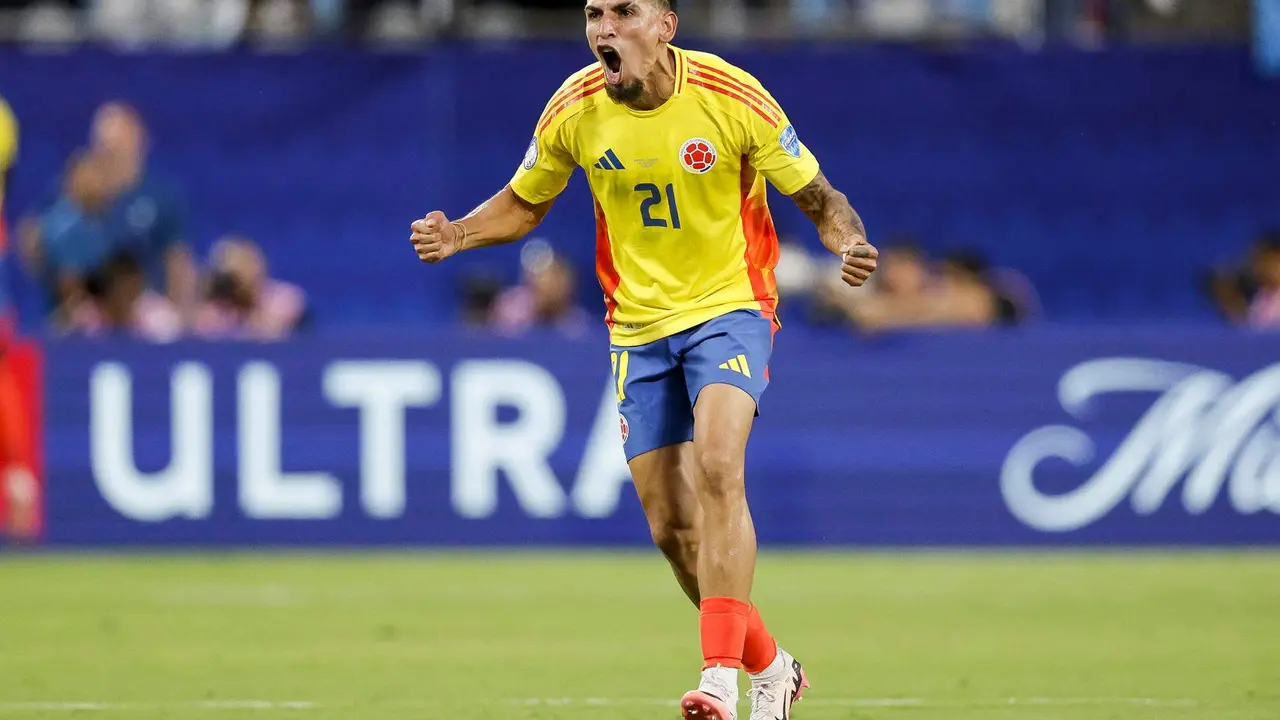 Daniel Mu&ntilde;oz de Colombia reacciona ante un gol del compa&ntilde;ero Jefferson Lerma durante la Copa Am&eacute;rica. EFE/EPA/ERIK S. MENOR