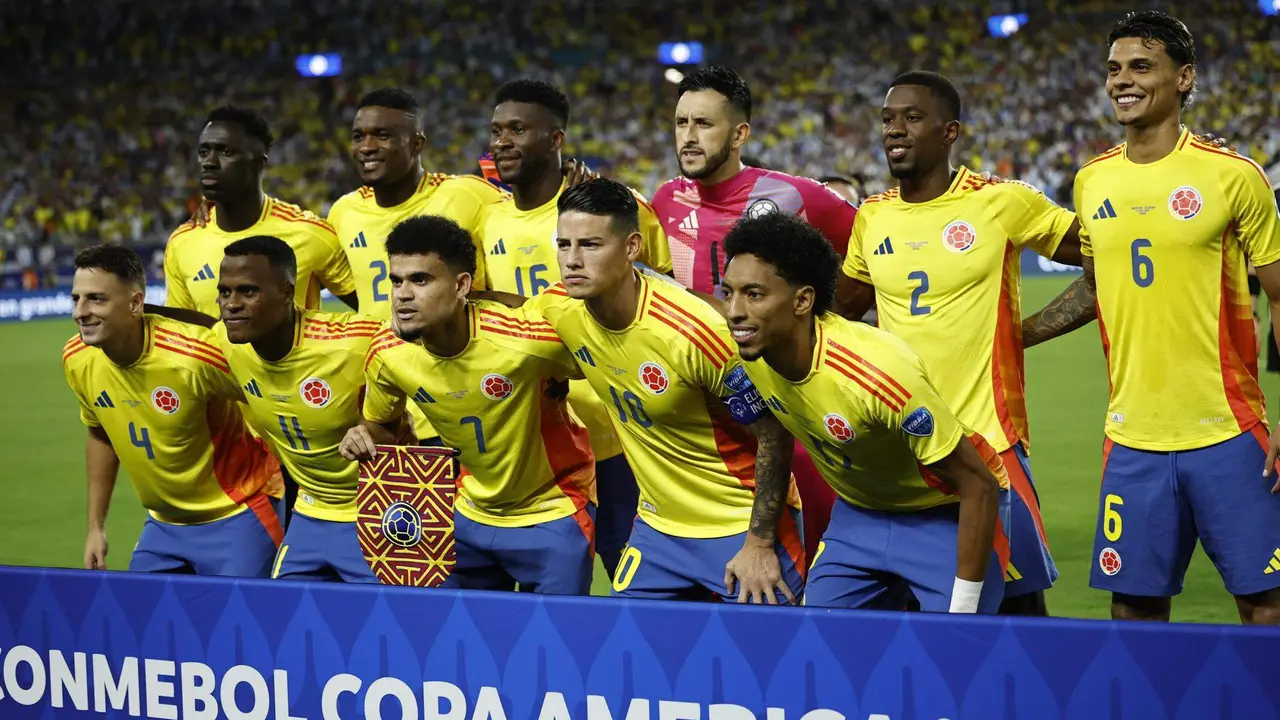 El equipo titular de Colombia que disput&oacute; la final de la Copa Am&eacute;rica 2024 fue registrado este domingo, 14 de julio, antes de enfrentarse a Argentina, en el estadio Hard Rock de Miami (Florida, EE.UU.). EFE/CJ Gunther