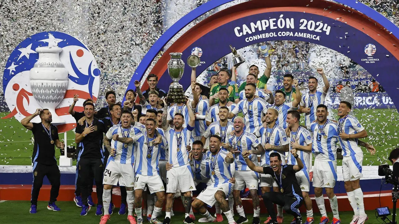 Los jugadores de Argentina celebran ganar la final de la Copa Am&eacute;rica. EFE/EPA/CJ GUNTHER